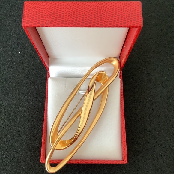 Vintage gold tone brooch. - Picture 3 of 4